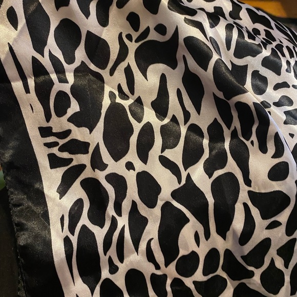 Black and white printed bandana/scarf - Picture 4 of 4